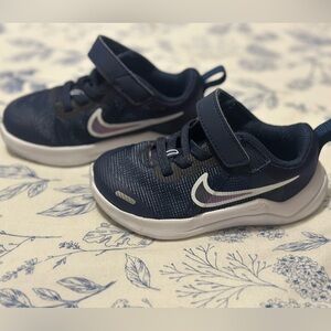 Baby Nike shoes fairly new bit dirty from the bottom but otherwise good shoes!